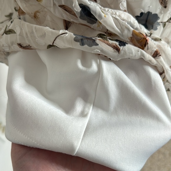 EUC BaeVely Floral Ruffle Blouse Size Medium - Picture 14 of 15